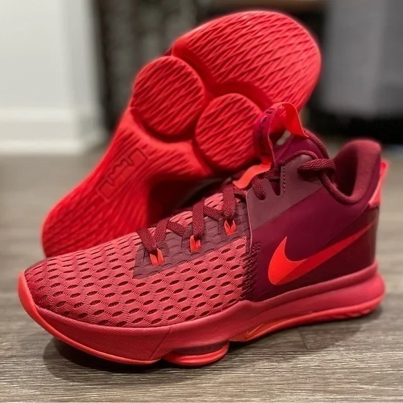 LeBron Witness 5 sz 11.5 Crimson Red