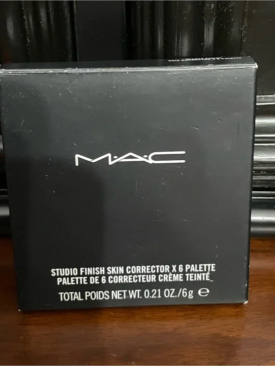 MAC Cosmetics Studio Finish Skin Corrector Palette -new