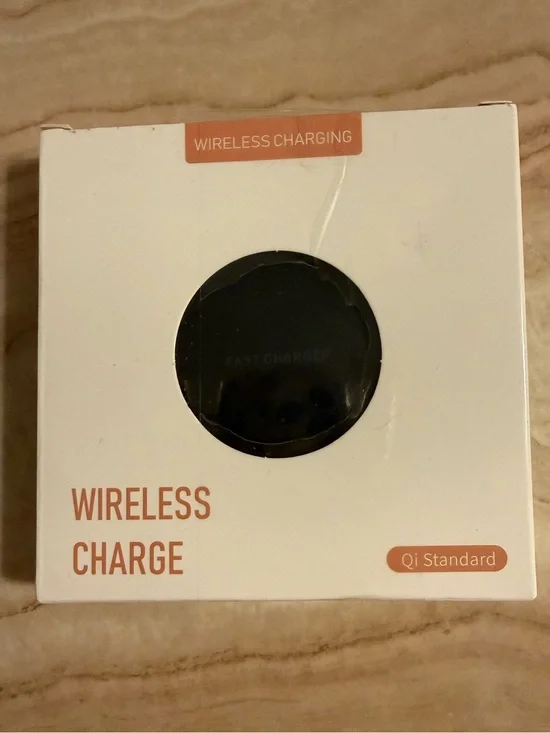 NWT WIRELESS QI FAST CHARGING PAD FOR ANDROID AND IPHONE