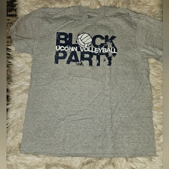Nike UConn Volleyball “Block Party” Graphic Tee – Gray | Size Medium