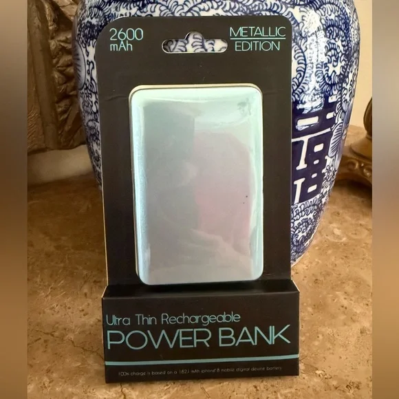NWT Metallic Edition Ultra Thin Rechargeable Power Bank - 2600 mAh