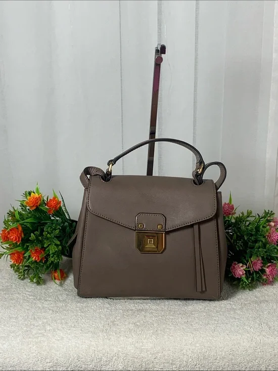 GUC MCM Smooth Leather Flap Top - Handle Bag