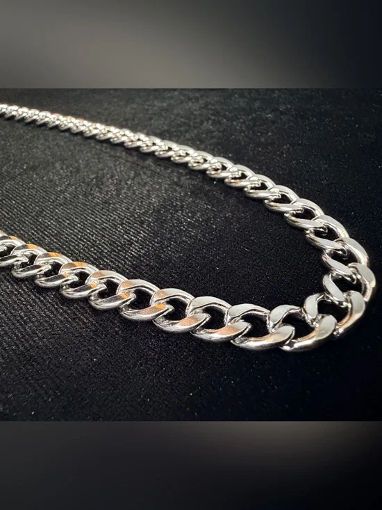 Bold Cuban necklace 22in 8mm. Premium WG plating.