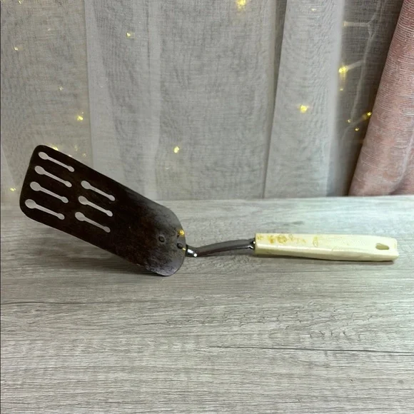 Classic Cream Spatula