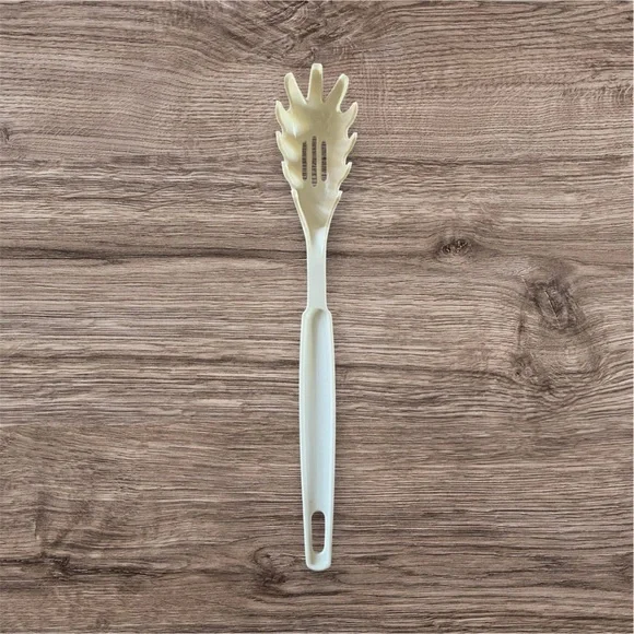 Vintage Ekco‎ Nylon Plastic Almond Beige Slotted Spaghetti Server Spoon