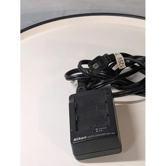 Nikon Quick Charger MH-18a Black Excellent Camera Battery Wall Charger Cord