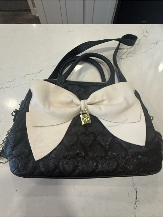 Betsey Johnson Black Heart Quilted Satchel White Bow Gold Hardware Floral Lined