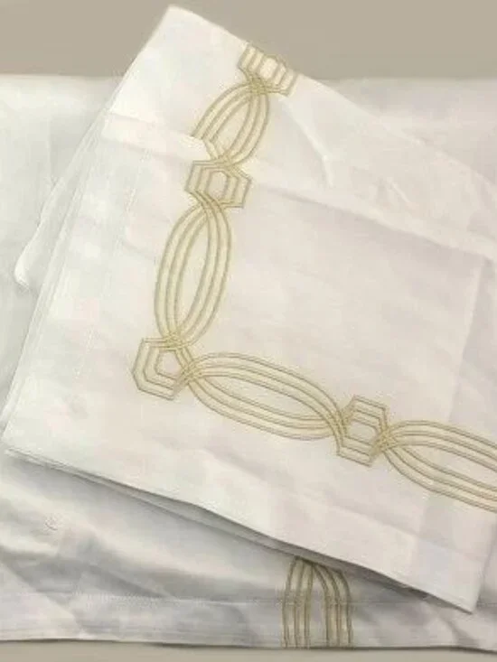 Hotel Collection Portofino White/Soft Gold FULL/QUEEN Duvet & Shams Set