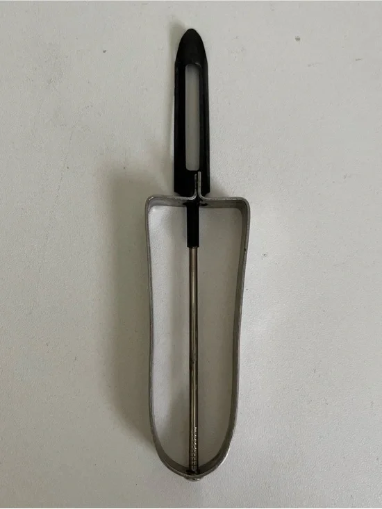 Vintage Floating Blade Peeler Stainless Steel Black Tip Made in USA 6”