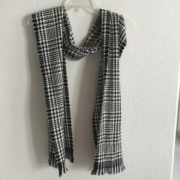 JOSEPH ABBOUD B&W ACRYLIC SCARF