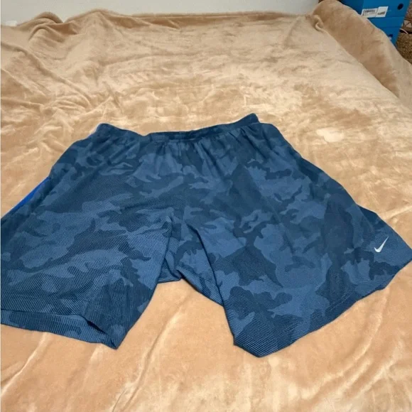 Nike Men’s Blue Camo Performance Shorts XXL