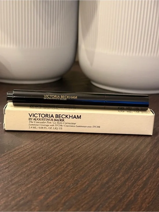 Victoria Beckham The Concealer Pen with TFC8 | M1