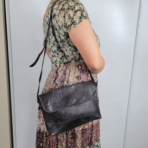 Vintage Debra Lynne‎ Tooled Leather Shoulder Bag Toucan Leaf Flap Closure Smooth