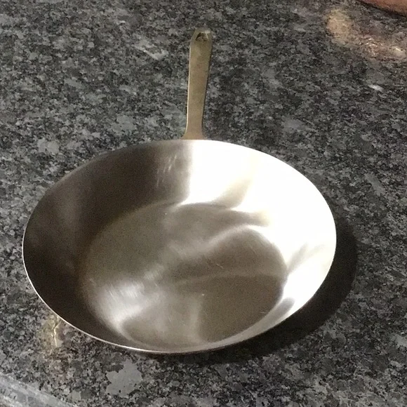 10 inch  Copper pan, new never used, like new 😊