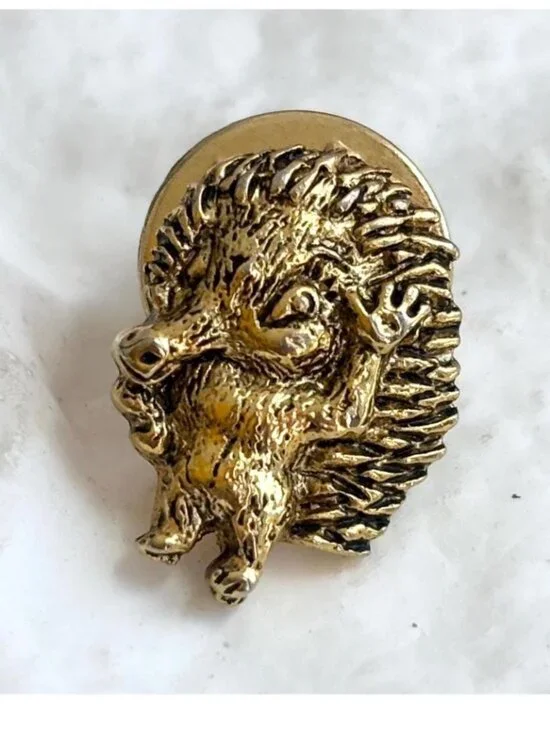 3D Textured Hedgehog Figural Gold Toned Post Back Brooch Pin