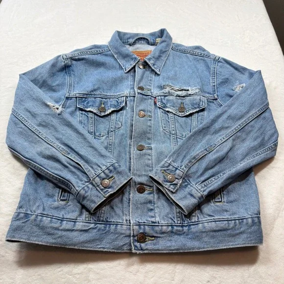 Levis Trucker Jacket Mens M Light Blue Distressed Denim‎ PC9-29944-0164 Good