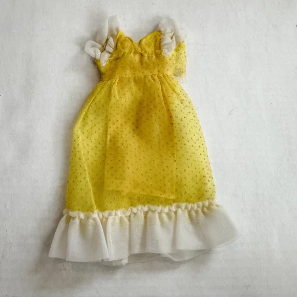 1975 Vintage Barbie 7417‎ Best Buy Yellow Polka Dot Dress