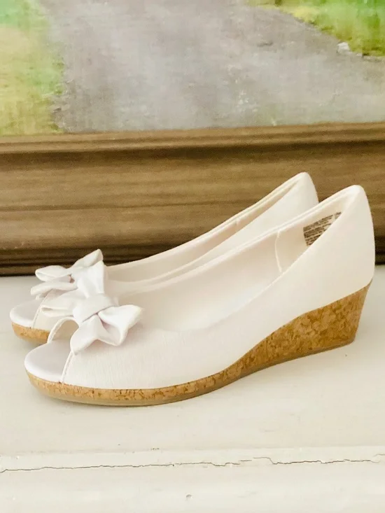 American Eagle Fabric Wedge Size Girls Youth 3 Pumps White Bow Peep Toe Cork