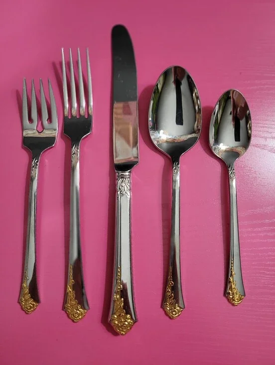 Oneida Golden Damask Rose Stainless Gold Accents 5 Piece Silverware Set (1385)