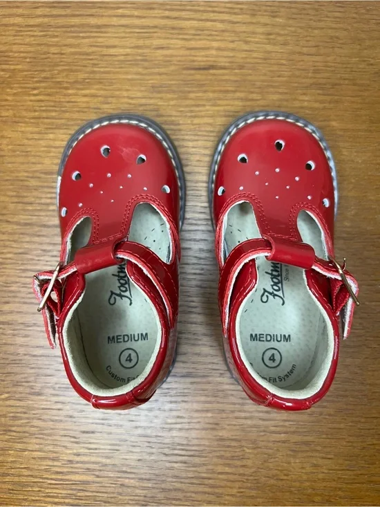 Footmates Harper Red Patent Size 4 New with Box