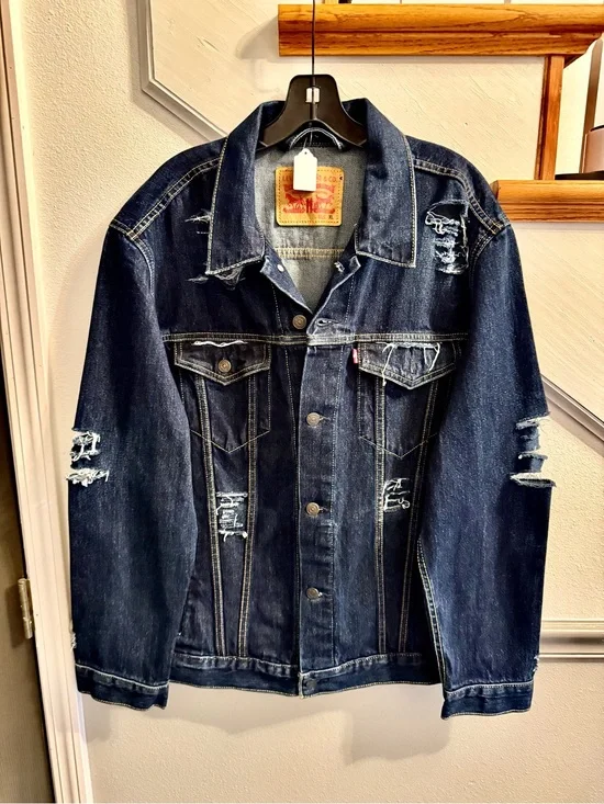 Levi's Dark Indigo Distressed Denim Trucker Jacket vintage never worn over size