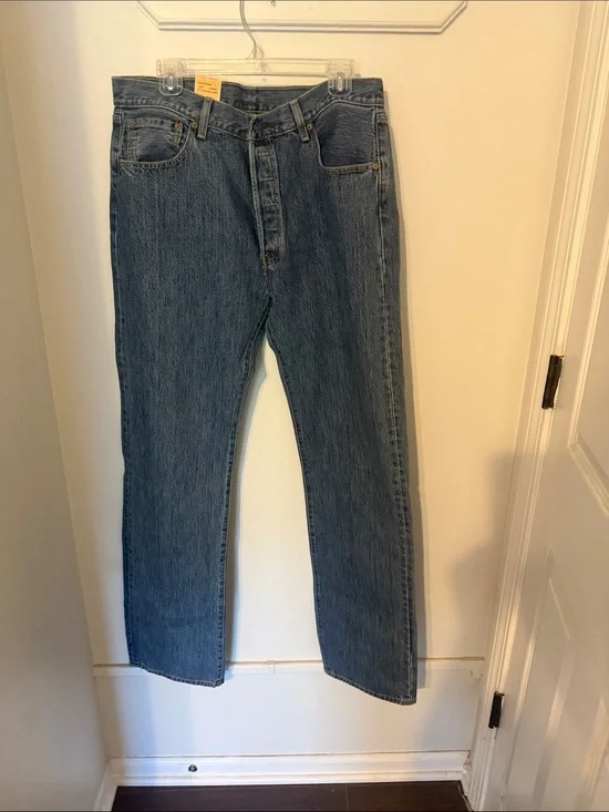 Levi's Men's Medium Blue Straight Jeans
