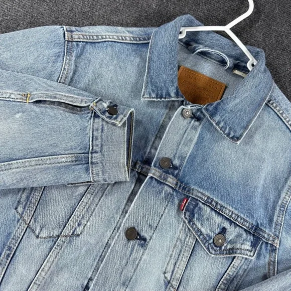 Levi's Trucker Jacket Mens M Medium Light Wash Denim Vintage Fit Premium Blue