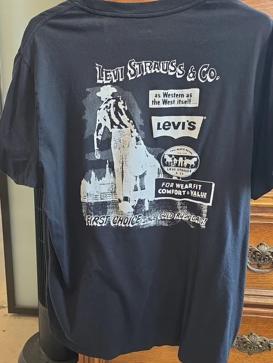 Levi's Black Short-Sleeve T-Shirt With Saddleman / Western Graphic  Print