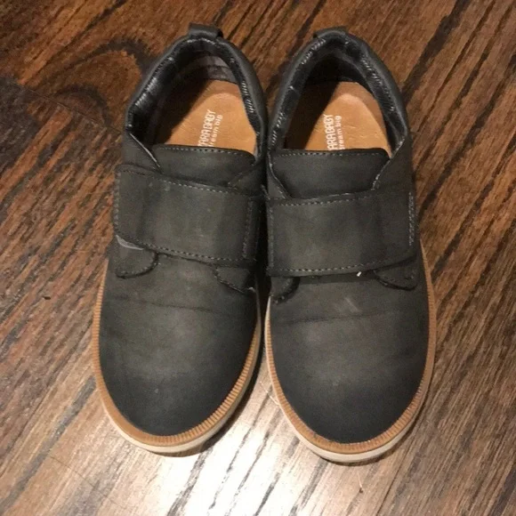 Zara size 25 toddler boy shoes