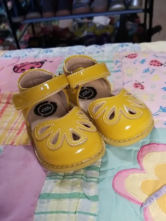 Livie And Luca Yellow Patent Leather Petals Mary Jane Shoes Size 4