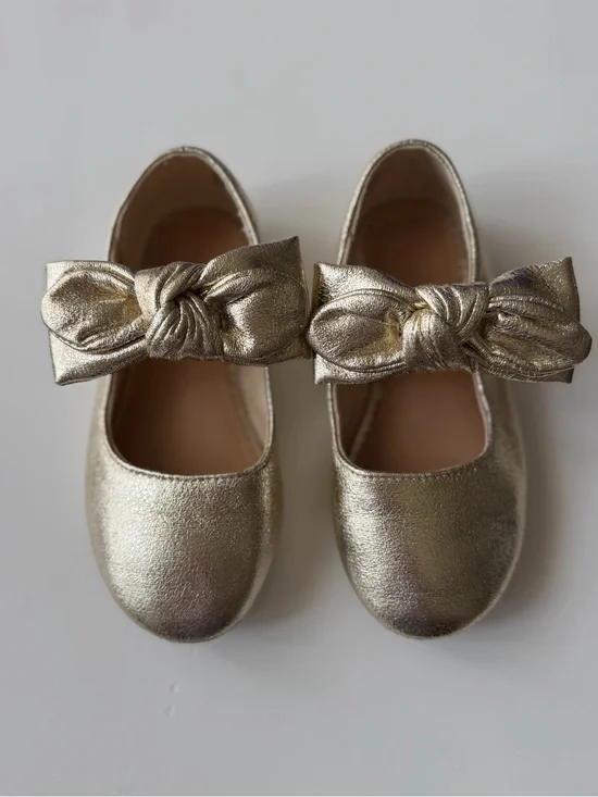 Nordstrom Kids Size: 8 -Metallic Gold Bow Mary Jane Shoes