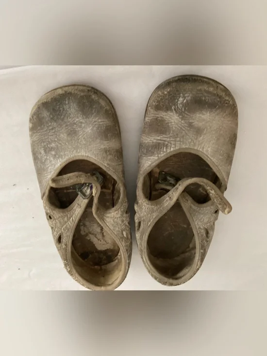 Antique early 1900s white leather Mary Jane style shoes, Toddler size?