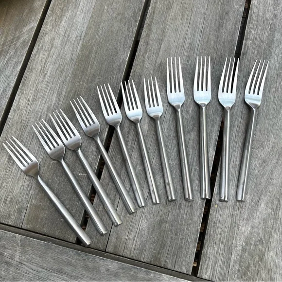 Hampton Silversmith Stainless Flatware Fork Set Pyramid Set of 11 Large & Small