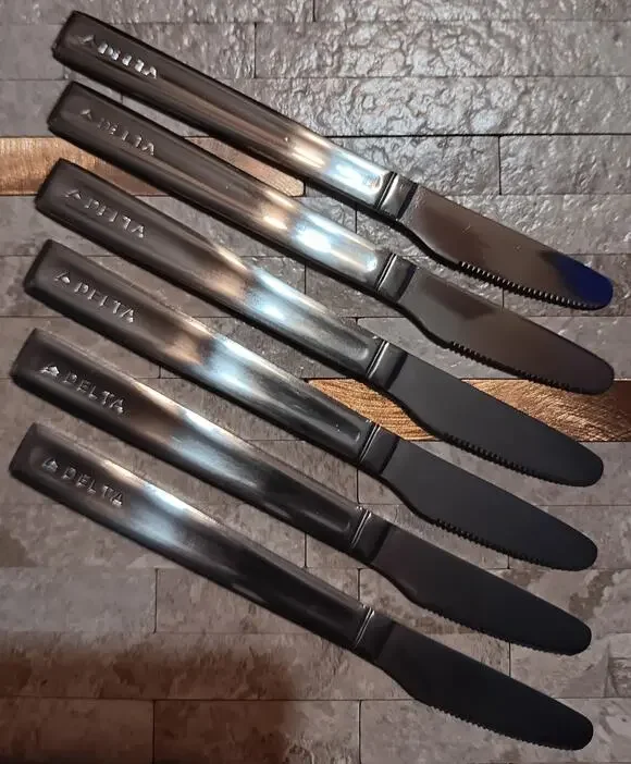 Delta Air Lines in flight dinner knives (6) NEW NEVERUSED Shorter than Normal 6