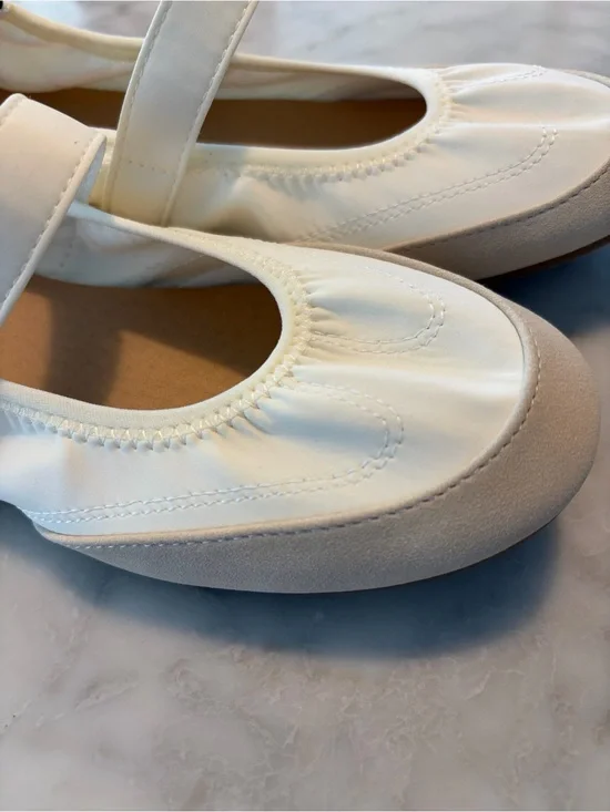Brand New - Jellypop Girls White Mary Jane Sneakers with forest green Heel Tab