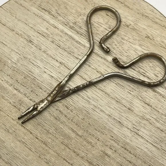VTG Atq Hemostat Clipper 5” Rusted Tarnished Prop Display