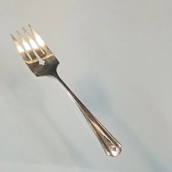 Peerless Oneida Silver Plate 1933 Charmion Pattern Serving Fork 8.25 in
