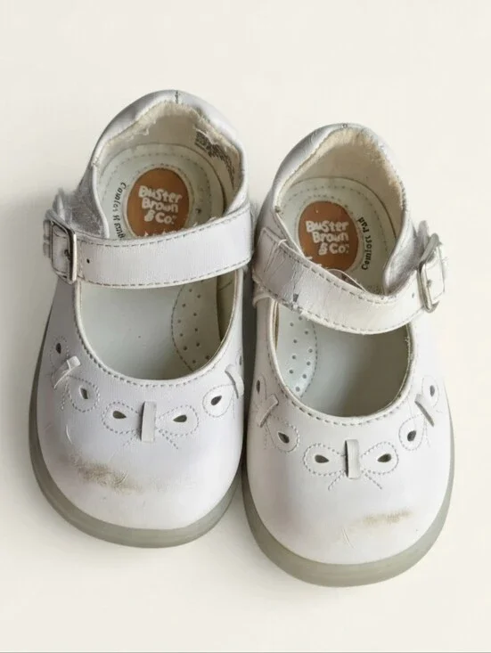 Vintage Buster Brown & Co. White Leather Cutout Bow Mary Janes - Size 4