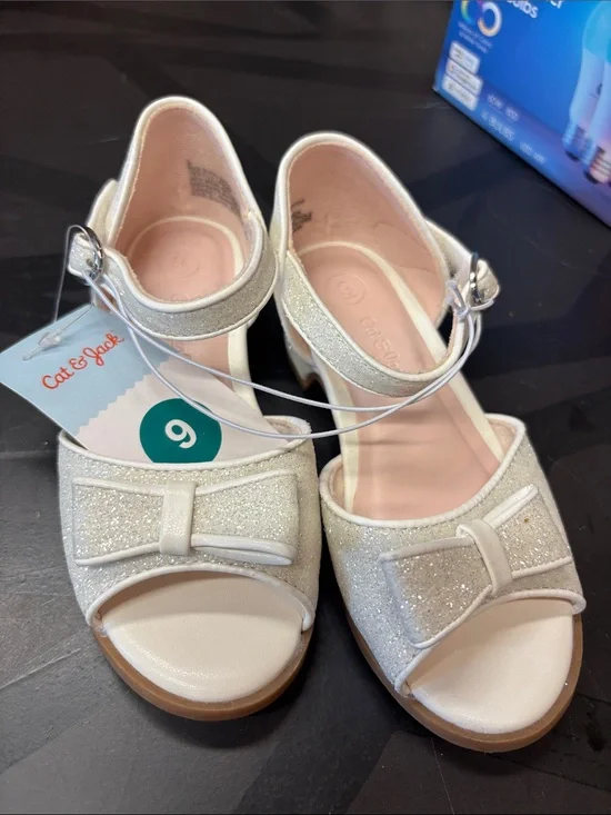 Cat & Jack Girls' Ivory Glitter Bow Ankle-Strap Sandals b157s
