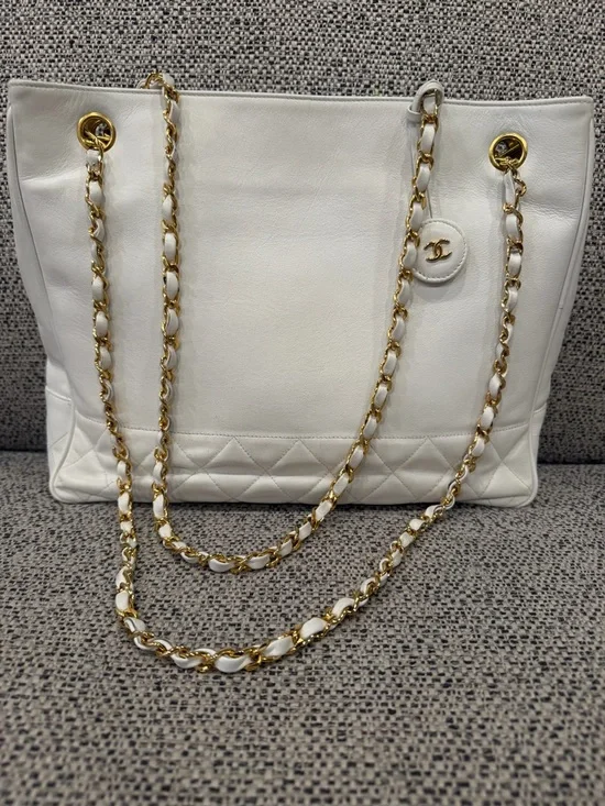 Chanel Vintage Lambskin Quilted Shoulder Bag white-