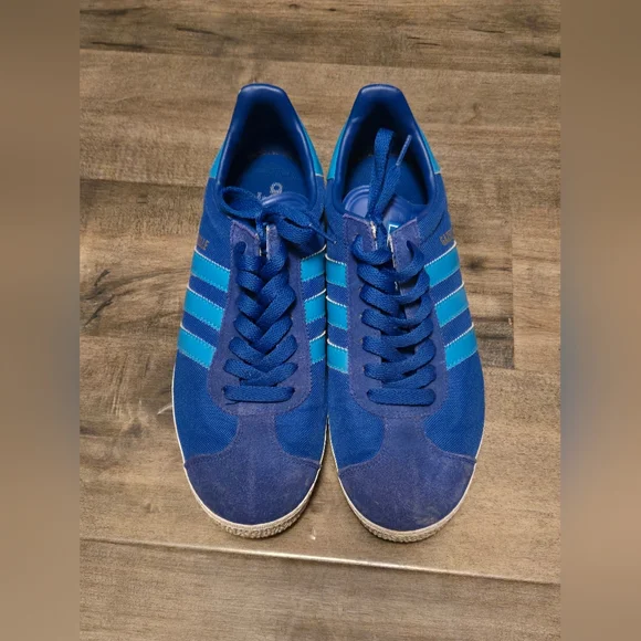 adidas Men's Blue Retro Training Sneakers