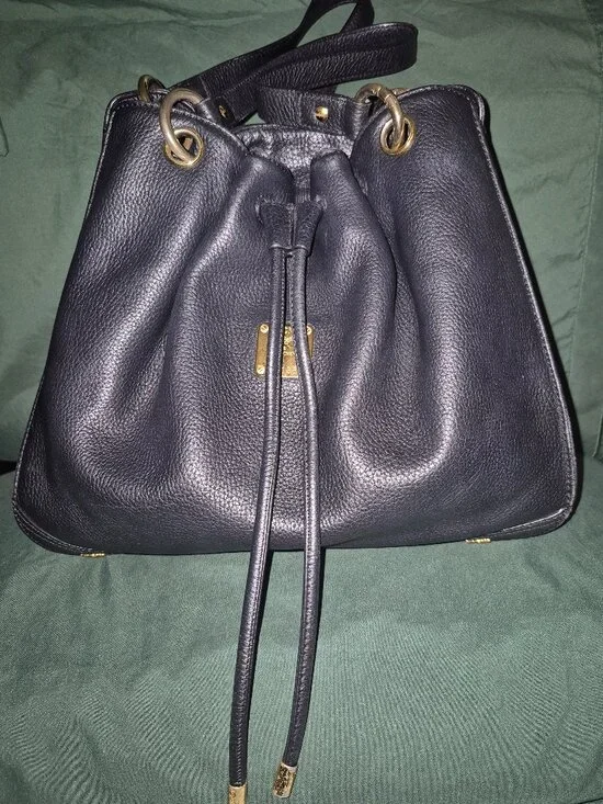 Bucket bag