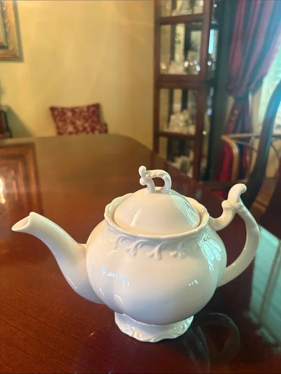 Graces Teaware‎ Classic White Porcelain Teapot Sculpted Handle and Lid 6.5”H