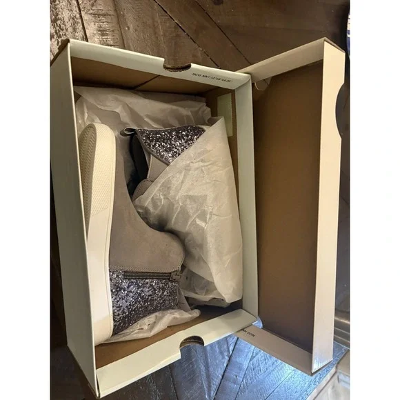SO Novah Youth Girl Slip On Sparkle Boot Color Pewter. Size 1 NWT NIB