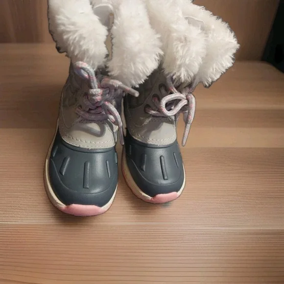 Carter's  Kids Vermont Winter Rain Snow Boots w  Faux  Fur Pink & Gray Size 8