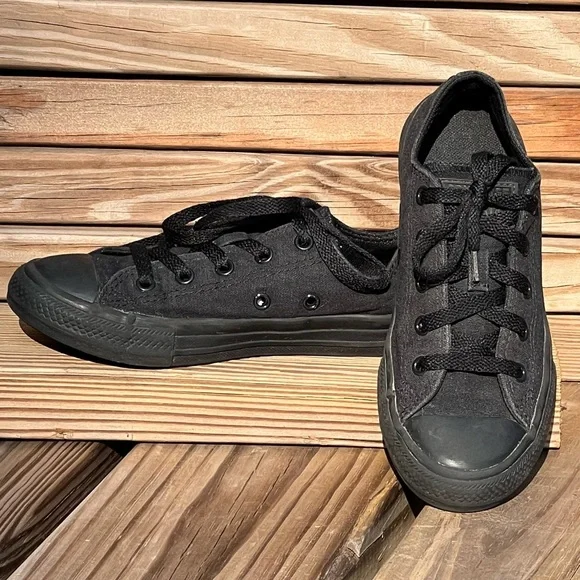 - Converse All-Star Black Low Top Sneakers SZ 1! E/VGUC!