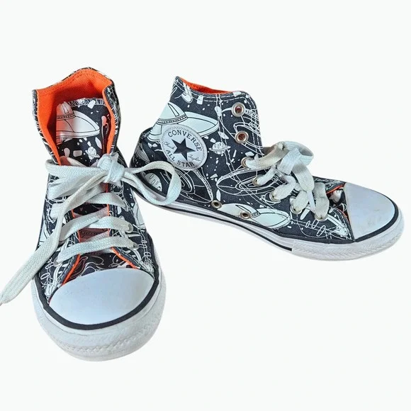 Converse Chuck Taylor All Star Black/White HighTop Kids Shoes Space Size 2 Youth