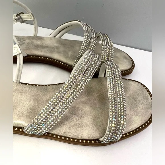 Vince Camuto- Sandals, Size:2, New with tag on‎ bottom, Silver, Strap