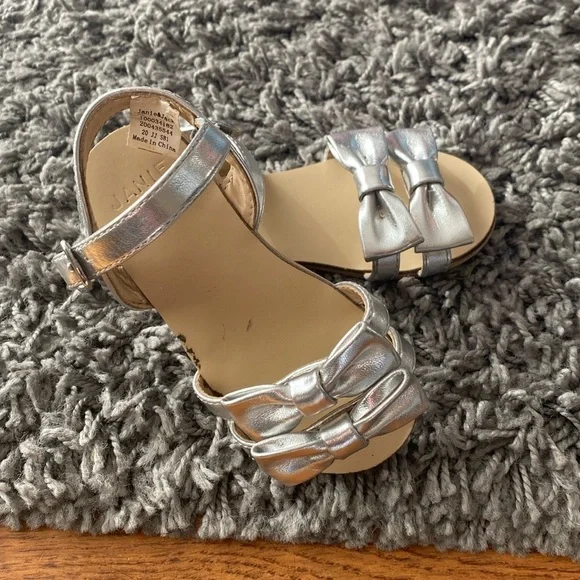 Janie and Jack Baby Girl Silver Bow Sandal Size 3