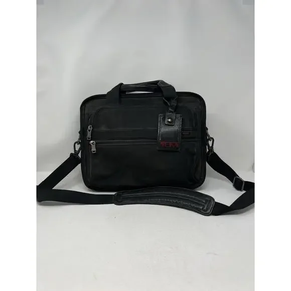 Tumi Business‎ bag nylon black with pass case